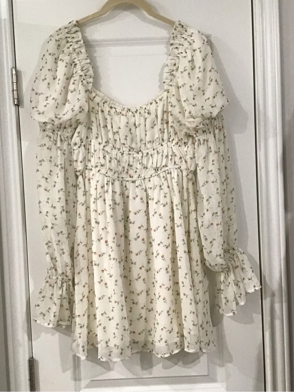 Storia Cream Floral Puff-sleeve Smocked Mini Dress